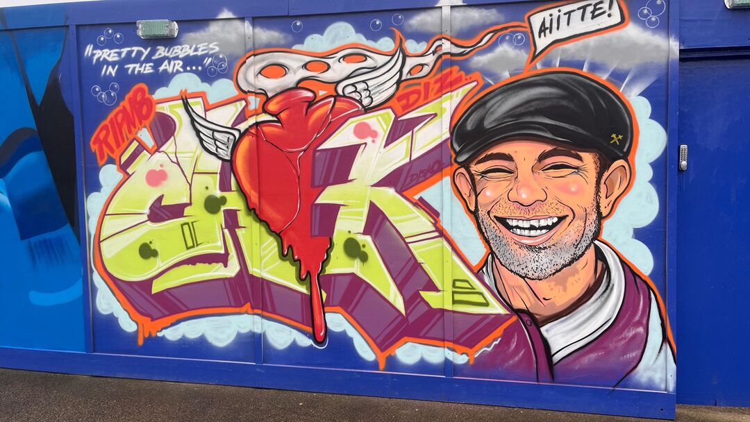 Aiite! by DW Air, Harlow Town, West Gate