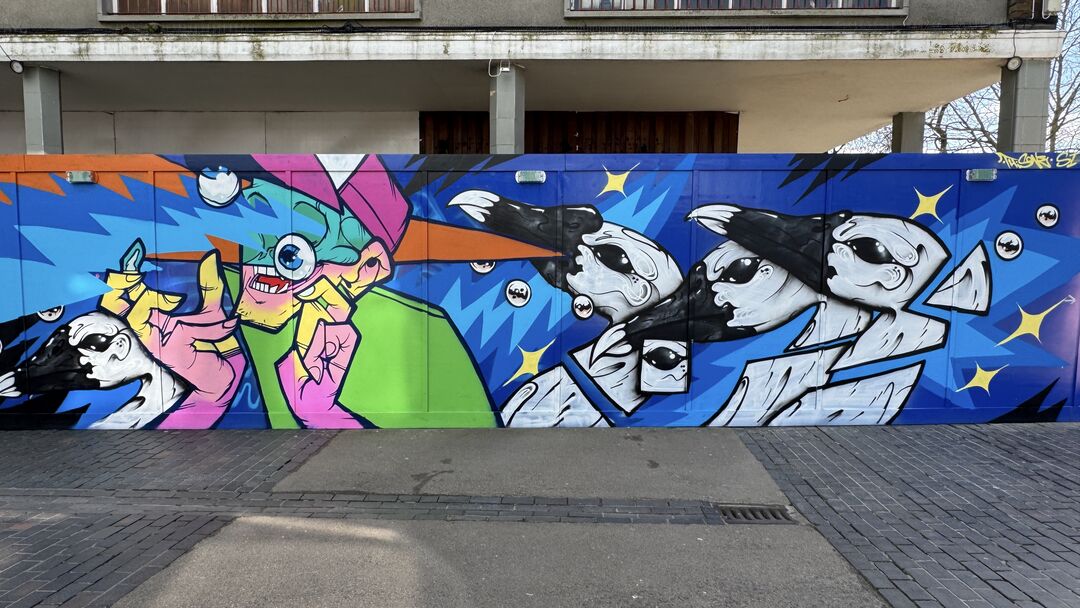 X-ray Swans by SI MITCHELL & THISONE, Harlow Town, East Gate